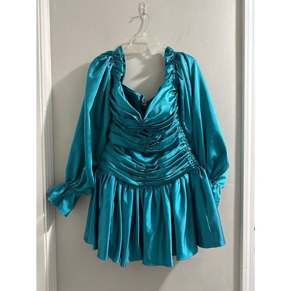 GIGII'S‎ Selina Ruched Off-Shoulder Mini Dress size Small - Picture 2 of 6